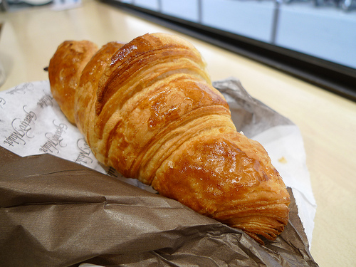 croissant makanan murah di paris