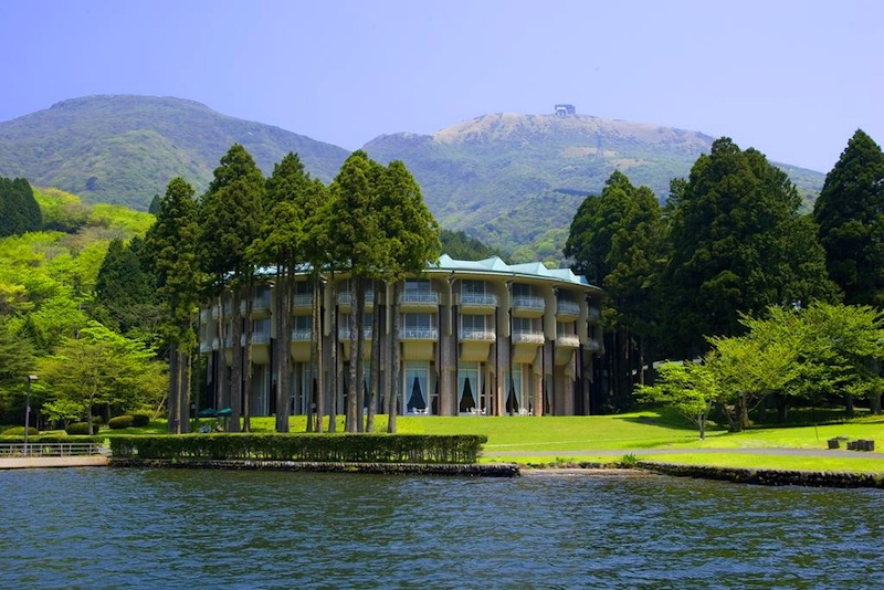 luxury hotel in lake ashinoko